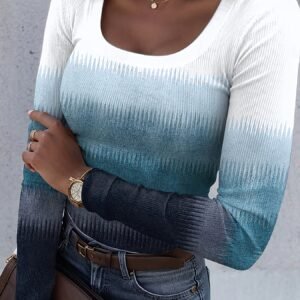 أناقة ربيع وخريف لا تُضاهى: تي شيرت بطبعات عصرية وقصة جذابة