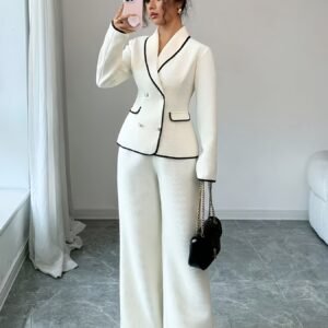 أناقة بلا جهد: طقم نسائي راقٍ لمواسم الانتقال والبرودة