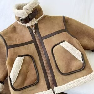 מעיל קטיפה לחורף: חום שאין שני לו ואלגנטיות אופנתית לקטנטנים שלכם!