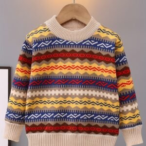 دفء وأناقة لا مثيل لها: كنزة الشتاء المخططة لصغارك!