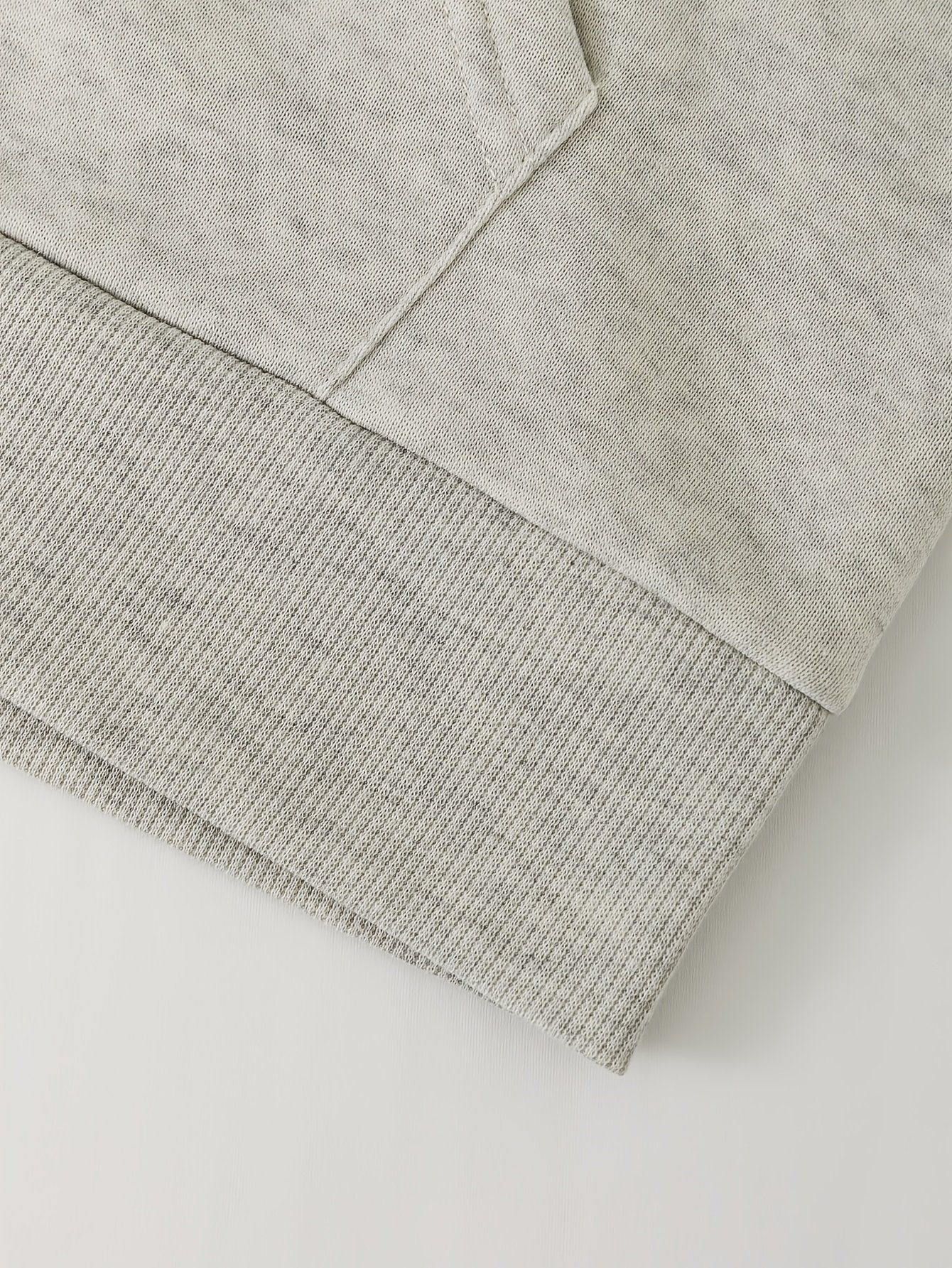 Brooklyn Graphic Hoodie: Irresistible Street Style! - Image 5