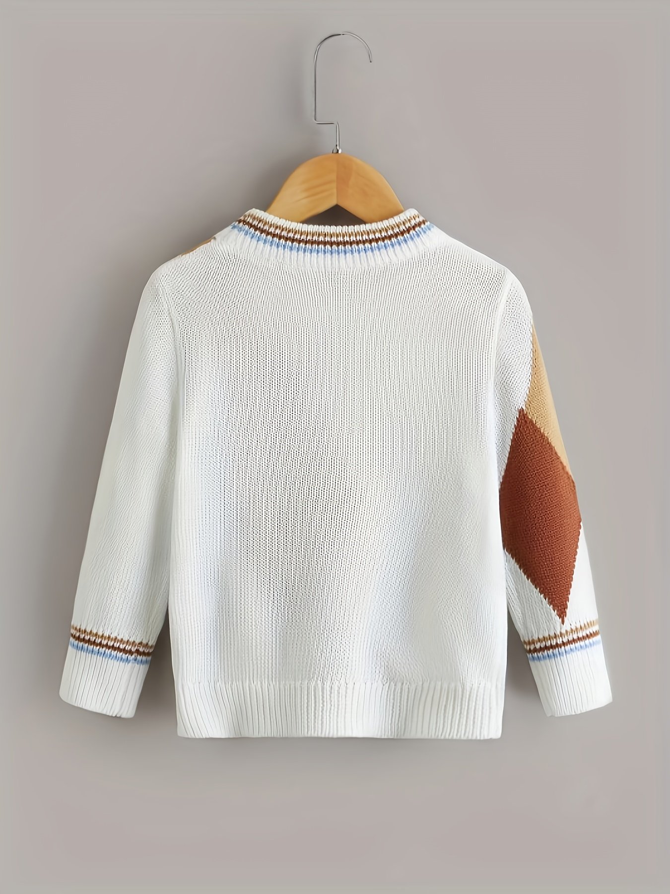 האירו את קטנטניכם בנגיעה עכשווית: סוודר בנים בדוגמת בלוקים צבעוניים! – תמונה 2