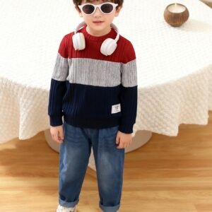 أناقة عصرية وراحة مثالية: طقم الأولاد المخطط للربيع والخريف!