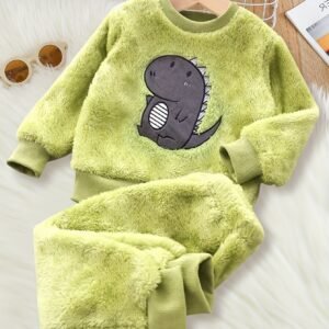 مغامرة الدفء والديناصورات: طقم شتوي لأبطالك الصغار!