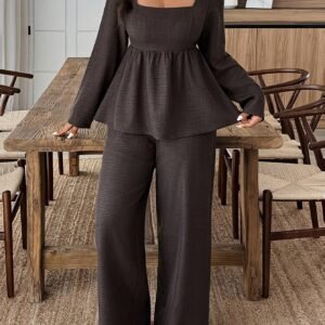 تألقي هذا الموسم: طقم البنطال والبلوزة الأنيق لجاذبية لا تقاوم!