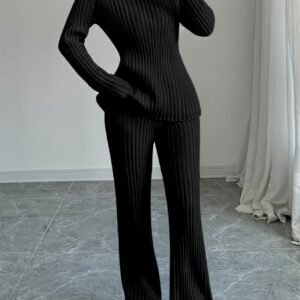 دفءٌ وأناقةٌ متكاملة: طقم الخريف والشتاء العصري بقطعتين