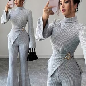 أناقة متجددة: طقم الرقبة العالية والتفاصيل الساحرة