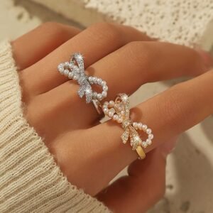 تألقي بلمسة من الرقي: خاتم القوس الذهبي