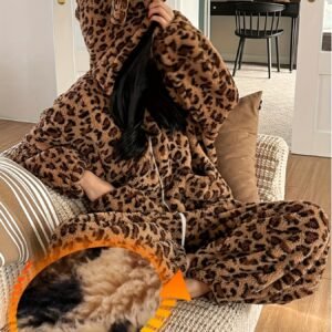 אוברול נמר: אלגנטיות פראית לנוחותך האולטימטיבית!