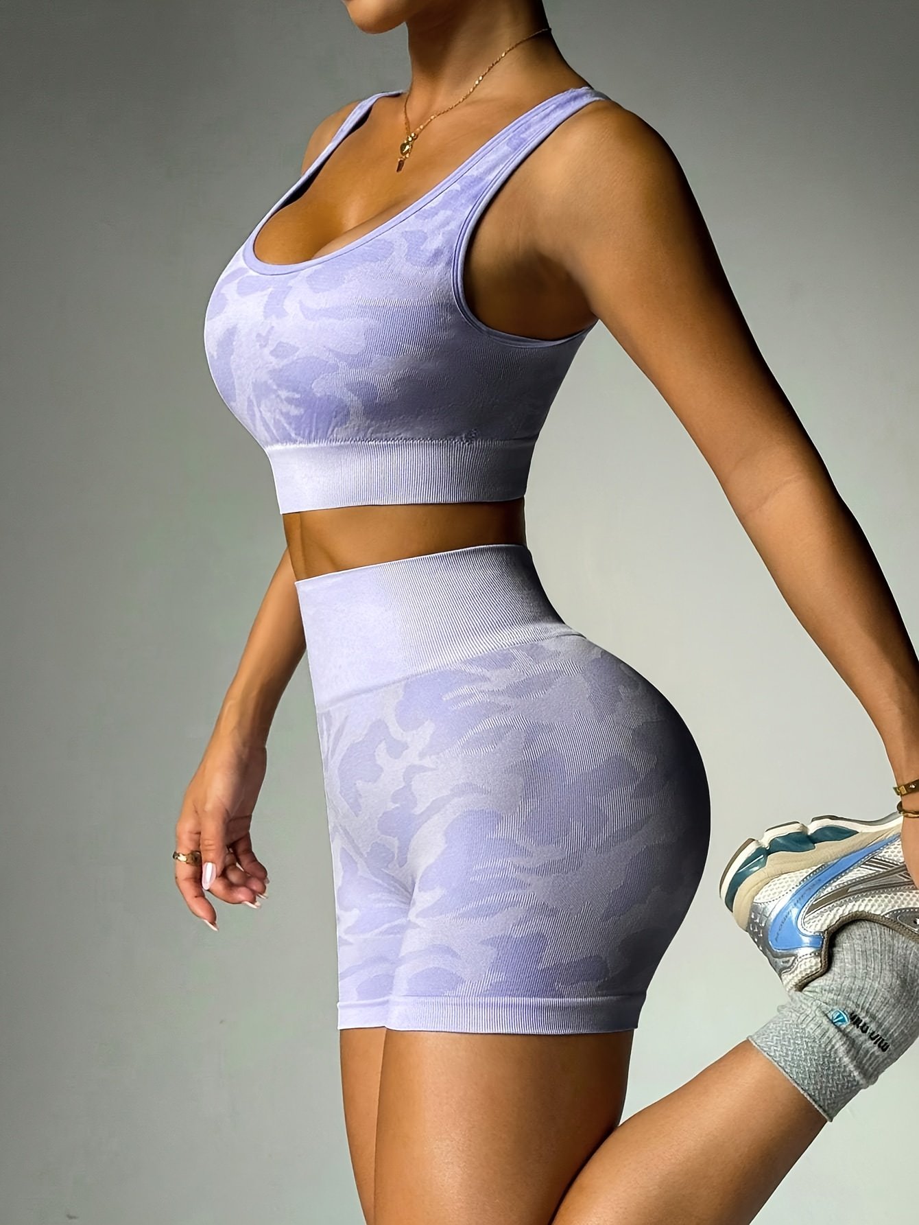 تألقي بلا حدود: طقم رياضي نحت وراحة لا مثيل لها! - الصورة 5