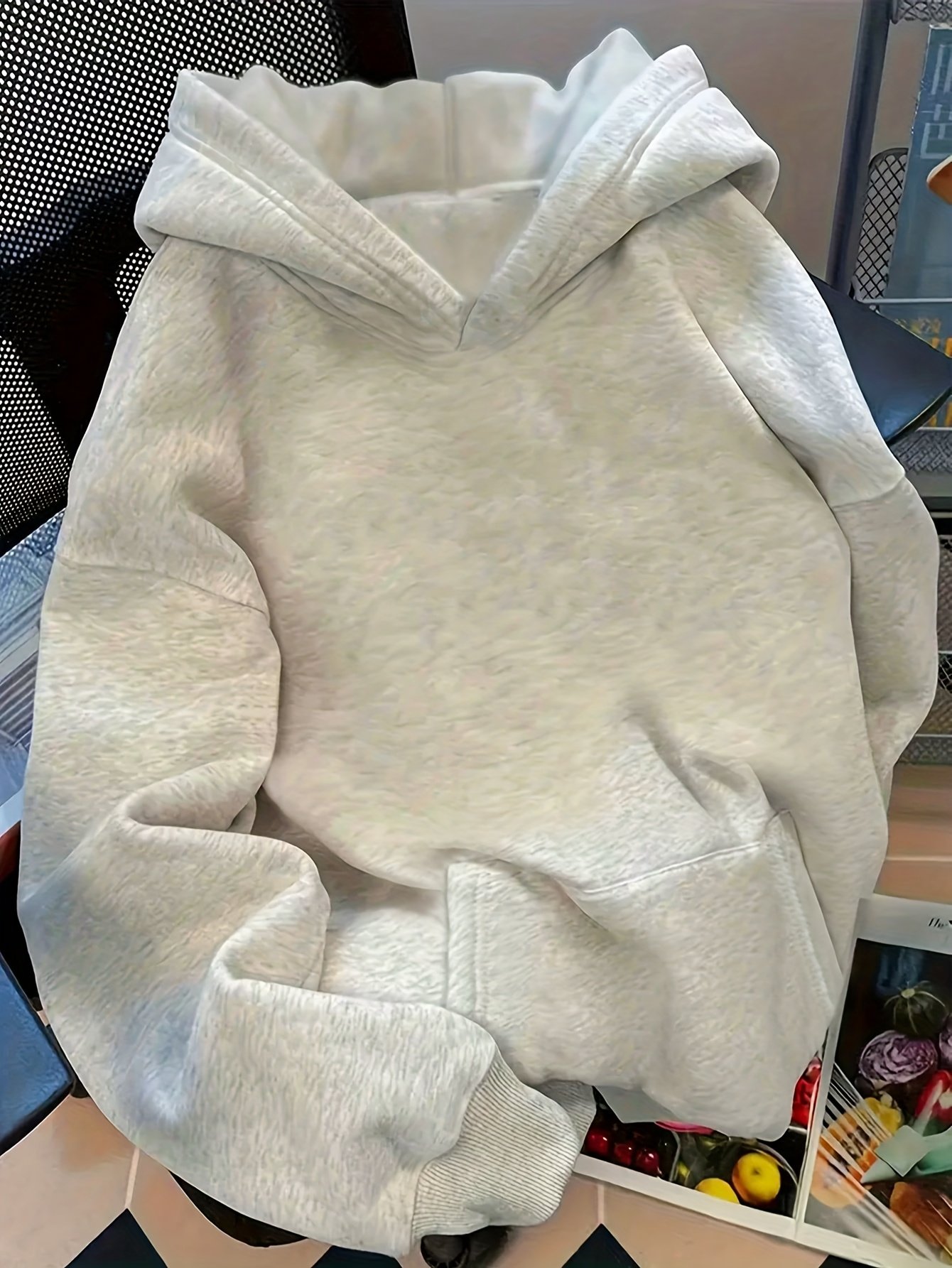 Brooklyn Graphic Hoodie: Irresistible Street Style! - Image 2