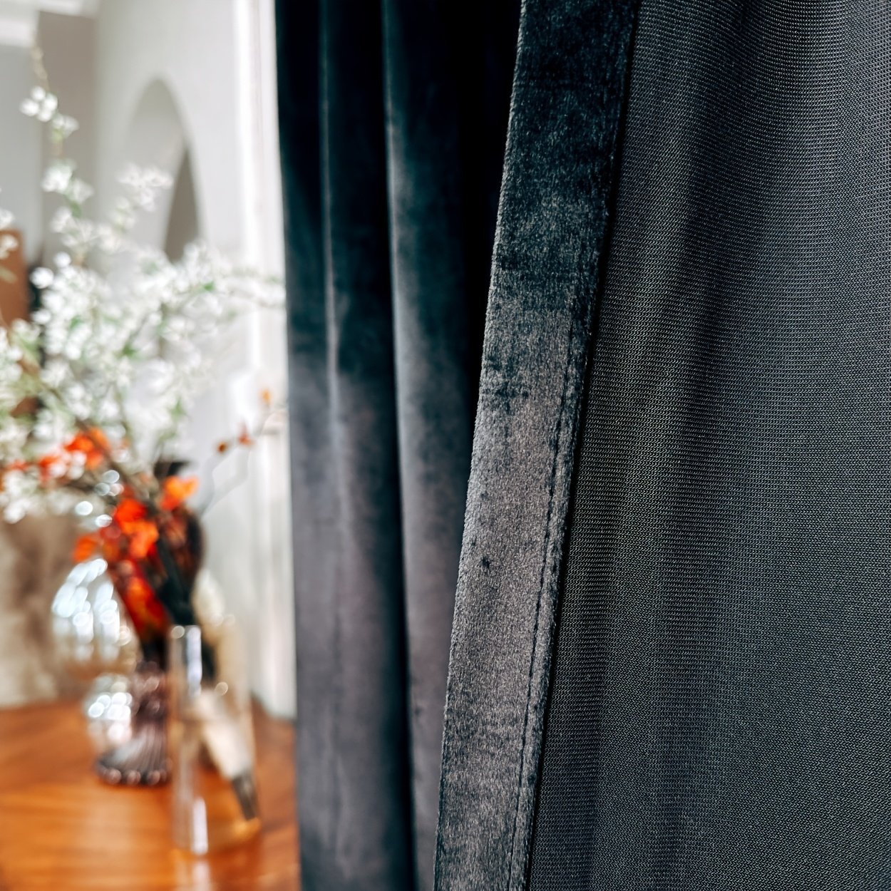 וילונות קטיפה יוקרתיים מבריקים: אלגנטיות רב-גונית לכל פינה – תמונה 7