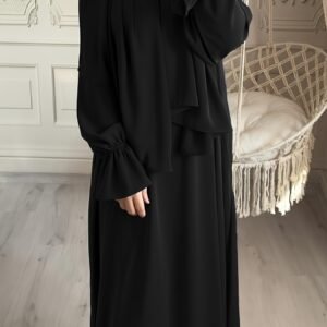 זוהר רמדאן: שמלת שרוולי טרומפט אלגנטית עם חיג'אב תואם