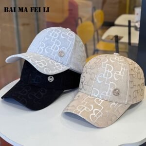 قبعة الأناقة والخفة: إشراقة صيفك بلمسة مميزة!