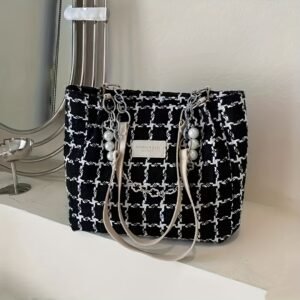 أناقة الكاروهات العصرية: حقيبتك المثالية لكل يوم ومناسبة!