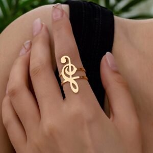 تألقي بأنغام الذهب: خاتم النوتة الموسيقية الأنيق