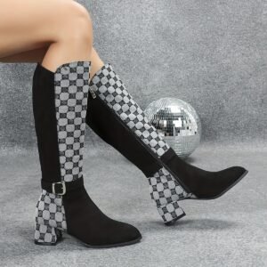 מגפי פרשים חורפיים בדוגמת משבצות: חום וסטייל שמתאימים לך!