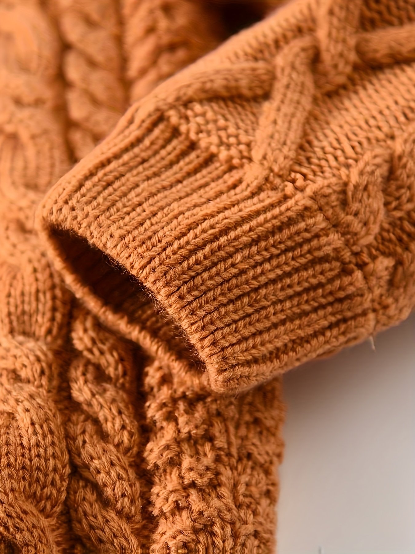 חום שאי אפשר לעמוד בפניו, אלגנטיות לכל יום: סוודר החורף לגיבורים הקטנים שלכם! – תמונה 9