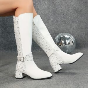 מגפיים עד הברך מנצנצים: זוהרי בסטייל שאין כמותו!