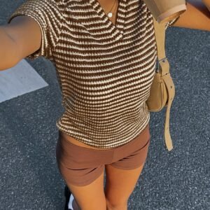 قميص الخطوط الجذابة: أناقة عصرية وراحة لا تضاهى لكل يوم!