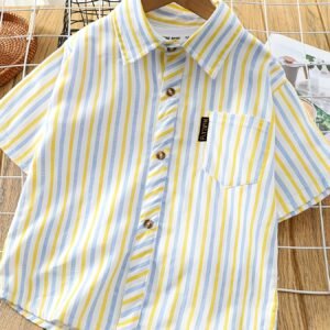 אופנת קיץ לגיבורים הקטנים: חולצה מפוספסת המשלבת נוחות ואלגנטיות!