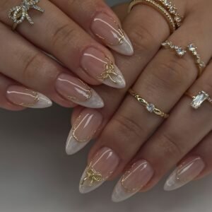 Y2K Nail Set: Modern Elegance with a Captivating Golden Touch!