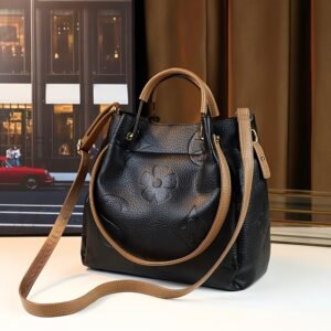 حقيبة الأناقة السوداء: رفيقتك المثالية لكل لحظة!