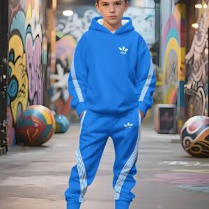 طقم الأبطال الصغار: أناقة، راحة، ومغامرات بلا حدود!