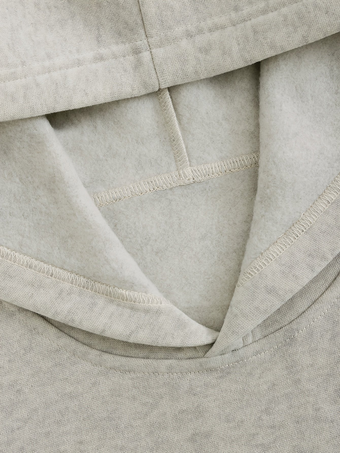 Brooklyn Graphic Hoodie: Irresistible Street Style! - Image 3