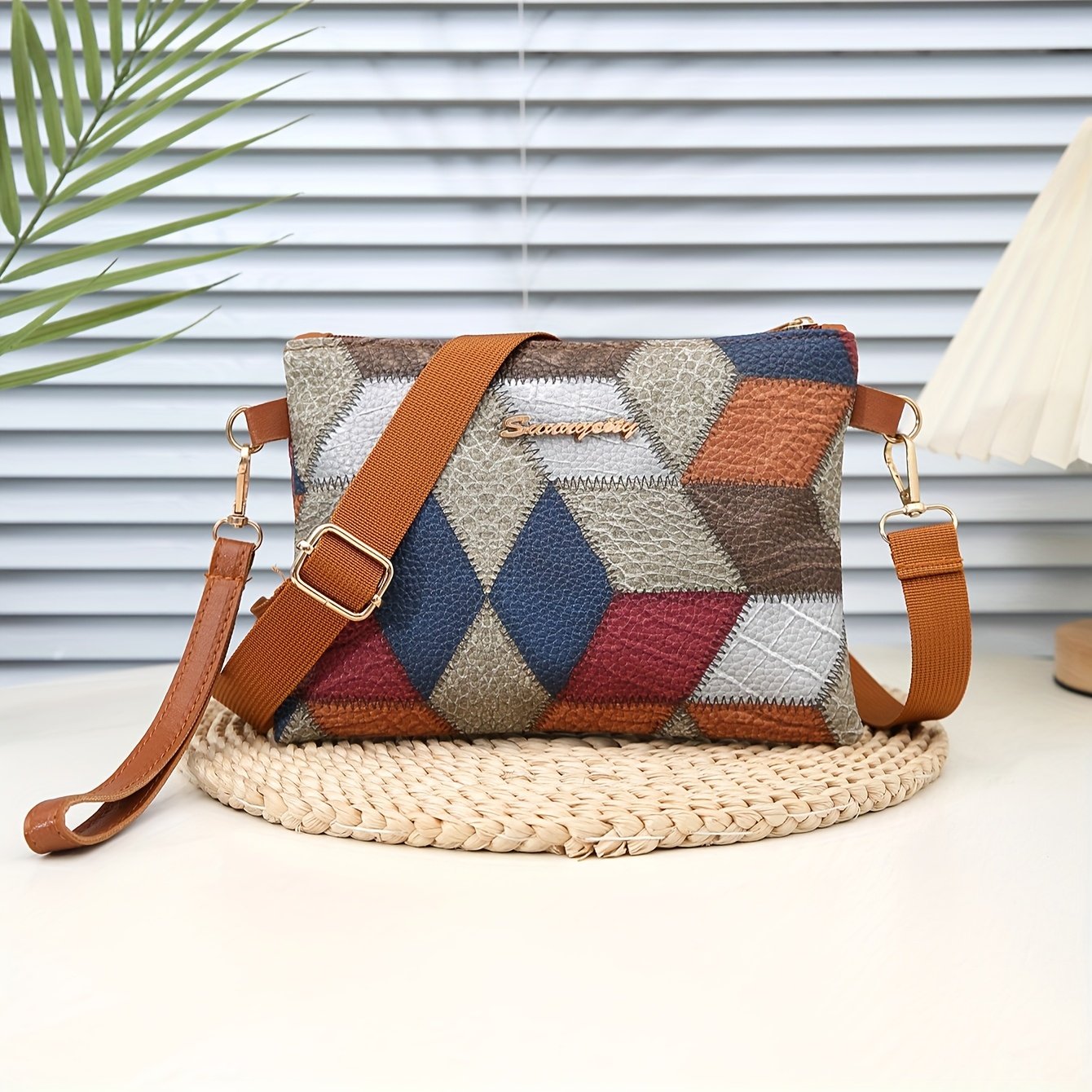 הסוד לאלגנטיות הנצחית שלך: תיק משבצות יהלום יוקרתי!