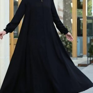 رداء الأناقة الشرقية الفاخر: تألقي بسهولة وراحة