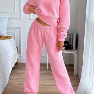 راحة الشتاء القصوى: بيجاما الفليس الدافئة لمنزلك!