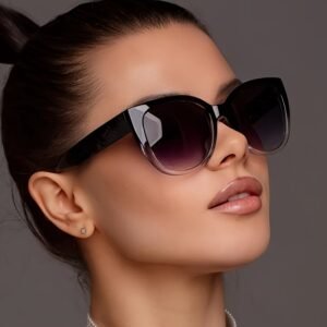 The 80s Cat-Eye Glasses: Iconic Style Returns with a Feline Flair!