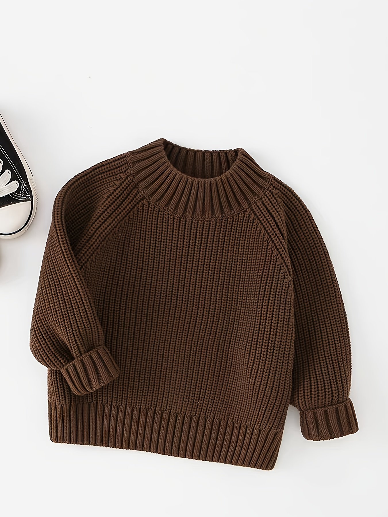 חום שאין כדוגמתו וסטייל עכשווי: סריג ילדים בצבע קפה לעונות הקרות!