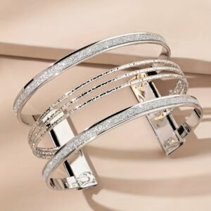 سوار الأناقة الخالدة: لمسة بريق عتيقة تليق بكِ!