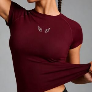 قميص الأداء المطبوع: أناقة وحركة بلا حدود!