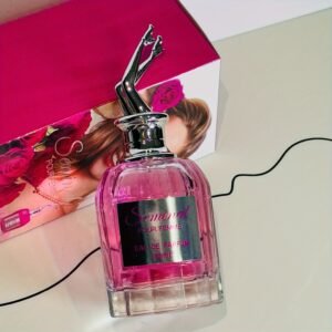 عطر سكاندل: لمسة الأنوثة الجريئة التي لا تُنسى!