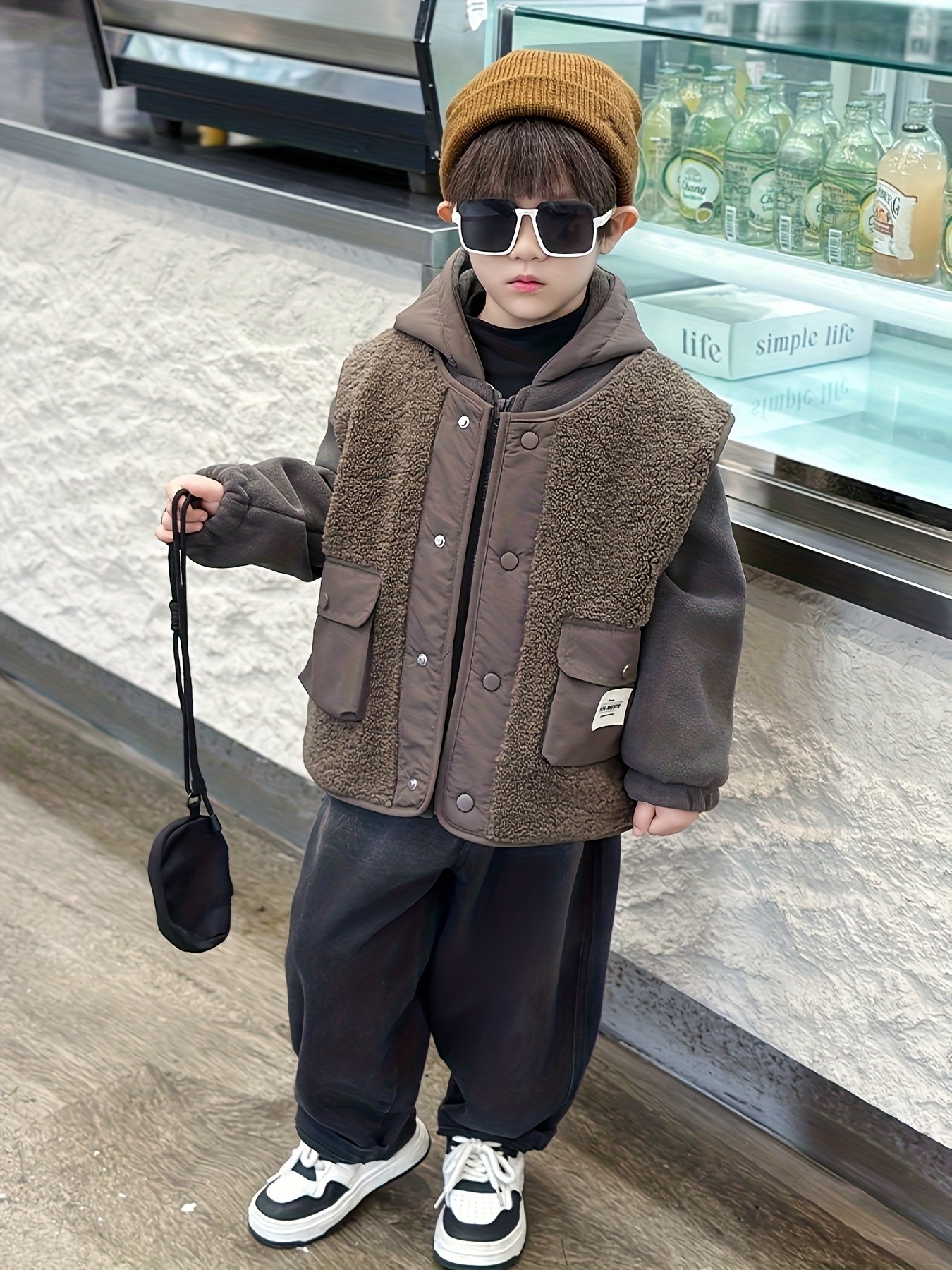 חום יוצא דופן וסגנון אופנתי: מעיל חורף לבנים עם קפוצ'ון! – תמונה 5