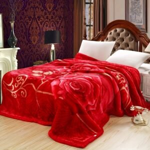دفء شتوي لا يُنسى بلمسة من الفخامة: بطانية الوردة الحمراء الكلاسيكية