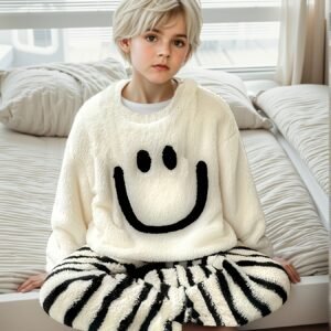 פיג'מת קטיפה לבנים: החום המושלם ללילות החורף השקטים!