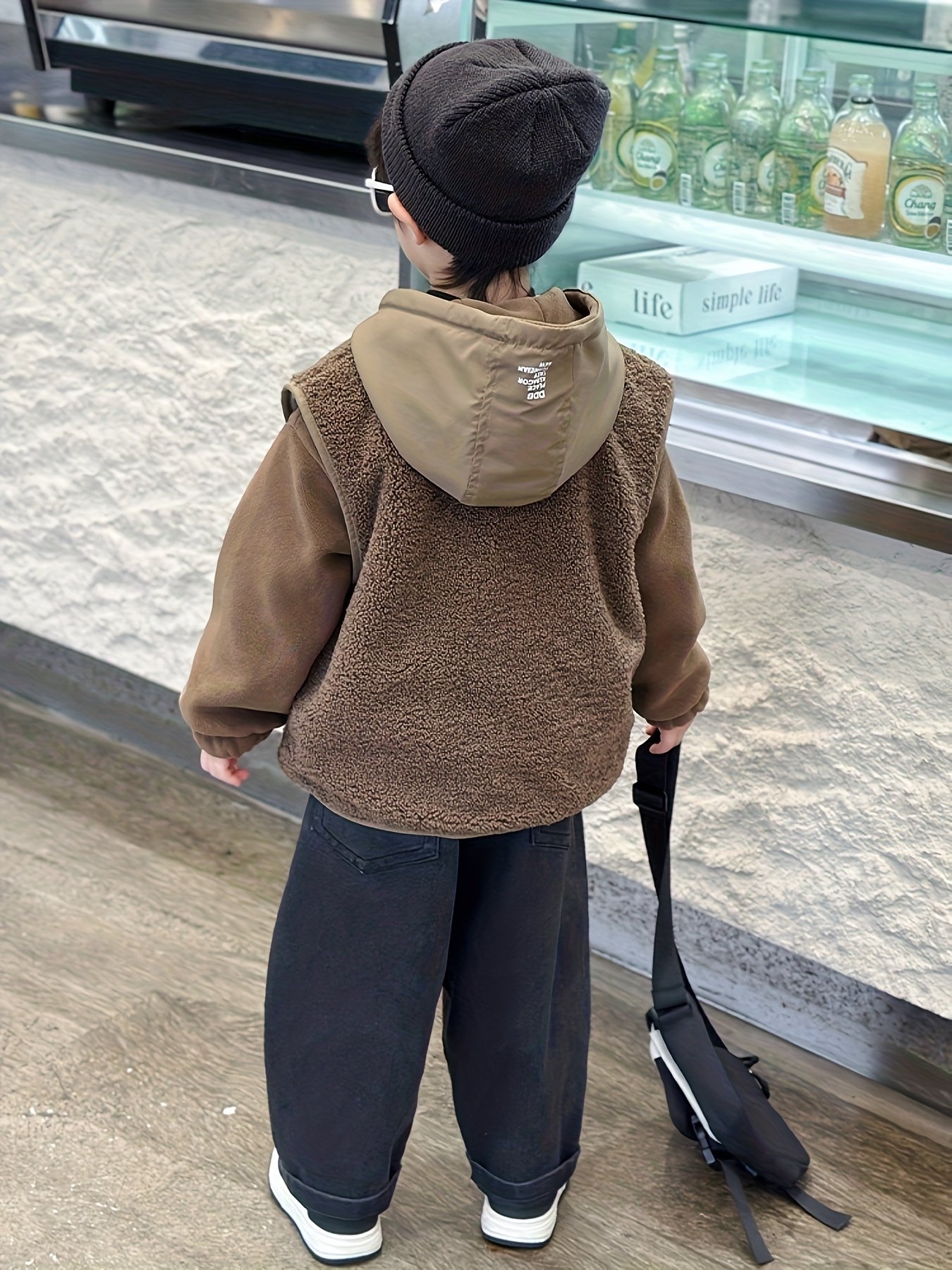 חום יוצא דופן וסגנון אופנתי: מעיל חורף לבנים עם קפוצ'ון! – תמונה 10