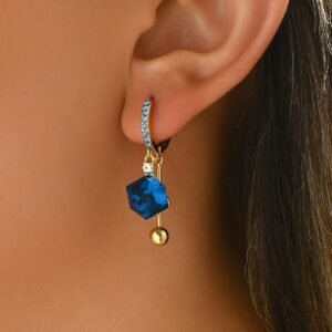 أقراط البحر الأزرق: سحر الأناقة الهندسية