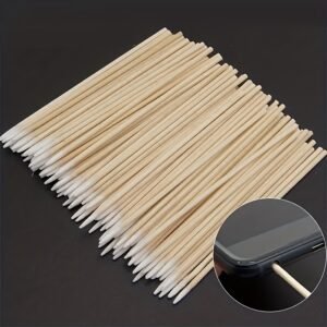 لمسات احترافية: أعواد قطن مدببة لدقة مكياج لا تضاهى!