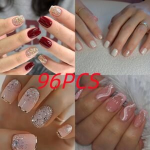 אלגנטיות מיידית בקצות אצבעותייך: ציפורניים מלאכותיות מרובעות קצרות בעיצוב צרפתי מנצנץ