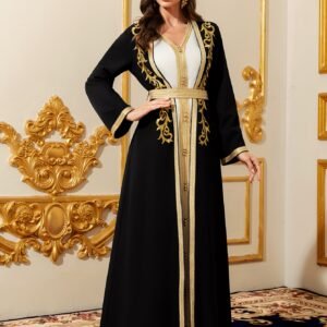 אלגנטיות מלכותית: סט עבאיה עם רקמת זהב מסורתית