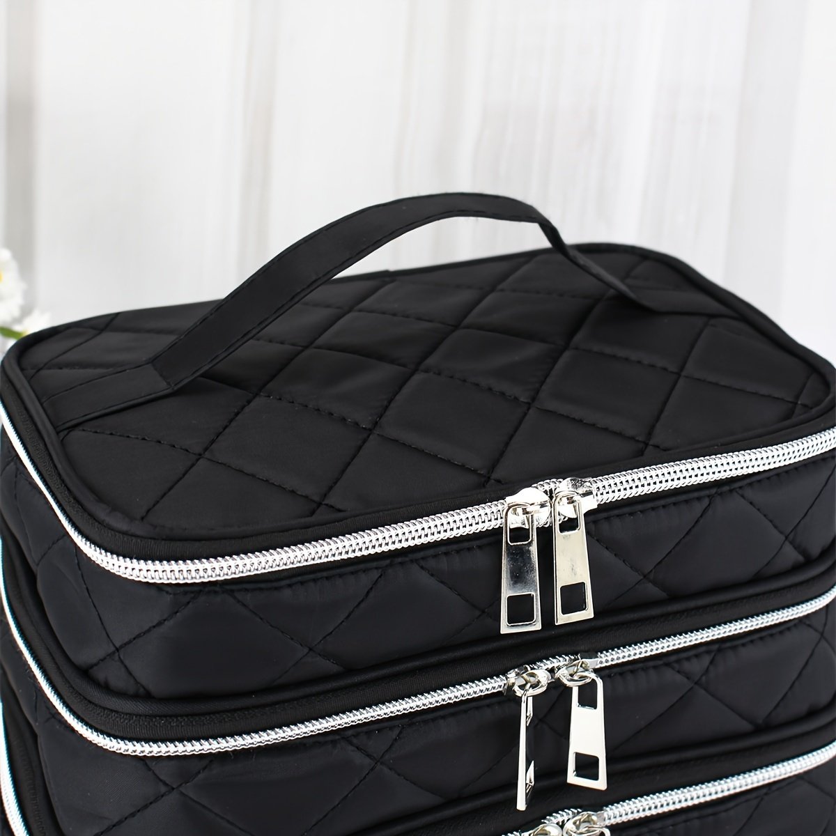 The Ultimate Style Bag: Luxurious Organization for Your Beauty, Anywhere! - Image 9
