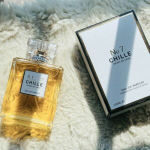 عبير الأنوثة الساحرة: مزيج شرقي زهري يدوم