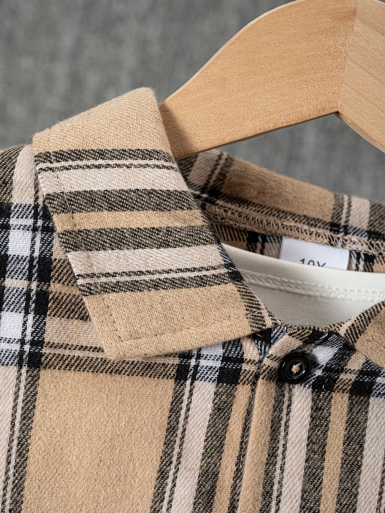 חולצת משבצות קלאסית ואלגנטית לילדים: נוחות וכיף לקטנטנים! – תמונה 3