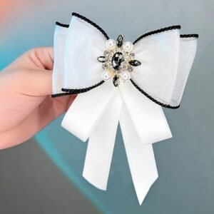 لمسة أناقة لا تُقاوم: ربطة العنق النسائية المثالية لإطلالتك!