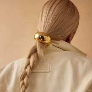 ربطة الشعر الذهبية المفرغة: فخامة تليق بكِ!